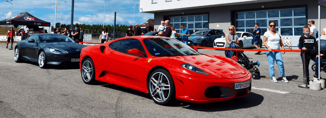 Jazda po torze samochodami Ferrari