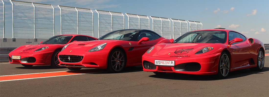 Pojedynki samochodów na torze