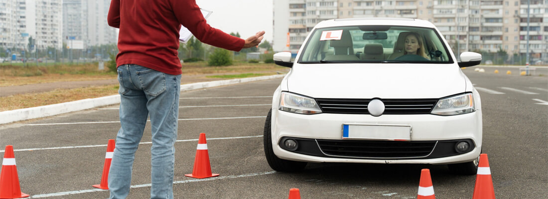 Jak bezpiecznie jechać po łuku?