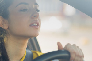 Czy na łuku trzeba włączyć kierunkowskaz?