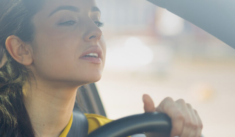 Czy na łuku trzeba włączyć kierunkowskaz?