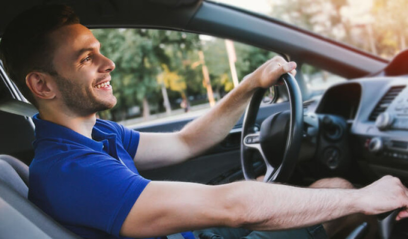 Dynamiczna jazda samochodem – co to znaczy?