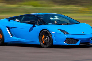 Ile okrążeń na torze wybrać na pierwszy przejazd Lamborghini?
