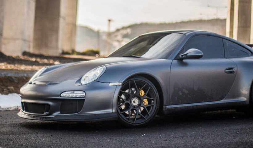 Jak jeździć autem sportowym i gdzie sprawdzić jego potencjał?