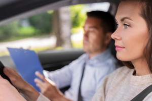 Jak zdać egzamin na prawo jazdy? Kilka ważnych zasad