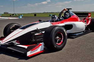 Jak zostać pasażerem bolida Formuły 1?