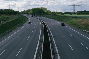 Maksymalna prędkość na autostradzie w Polsce – jaka jest?