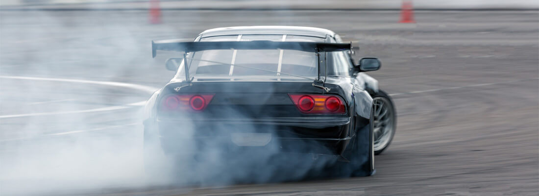 Poślizg kontrolowany – co to znaczy i jak go trenować?