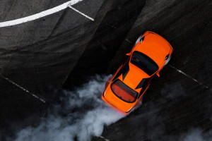 Understeer vs oversteer – co to znaczy i jaka jest różnica?