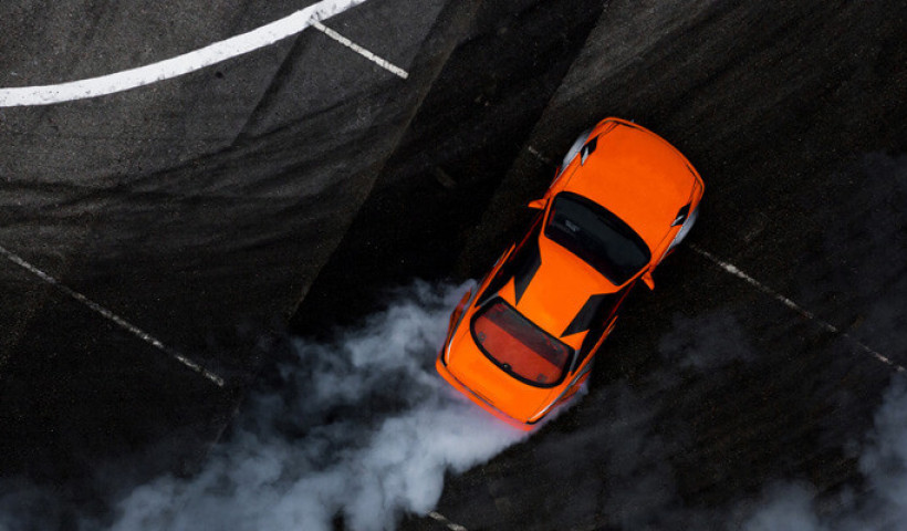 Understeer vs oversteer – co to znaczy i jaka jest różnica?