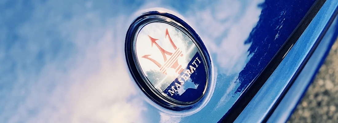 Logo włoskiego samochodu Maseratti