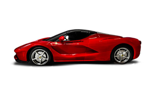 Czerwone LaFerrari w skali 1:24
