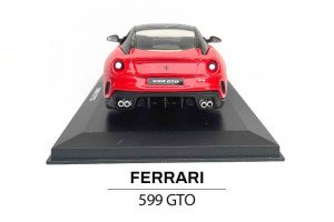 Tył modeliku Ferrari 599 GTO