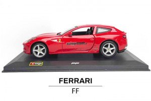 Modelik Ferrari FF z boku