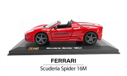 Ferrari Scuderia Spider 16M z boku