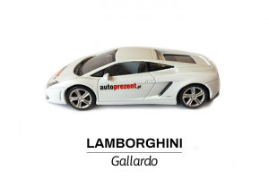 Białe Lamborghini Gallardo bok