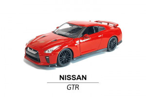 Nissan GTR modelik 1:24 z boku