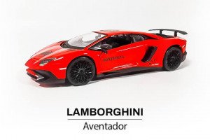 Model Lamborghini Aventador SV Coupe z boku