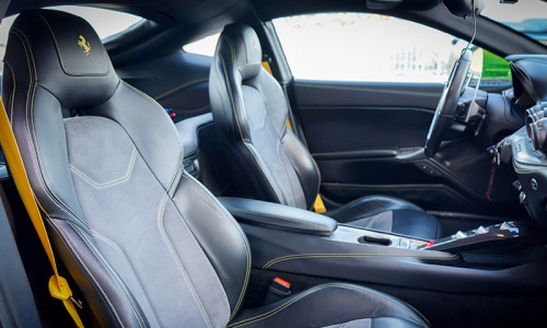 Ferrari F12berlinetta fotele samochodu