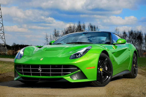 Ferrari F12berlinetta w kolorze zielonym