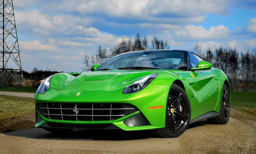 Ferrari F12berlinetta w kolorze zielonym