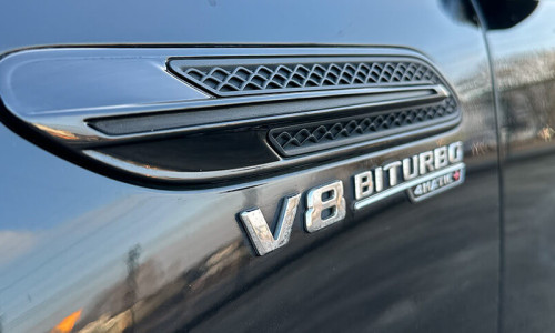 Oznaczenie V8 biturbo na Mercedesie AMG GT 63s 4door