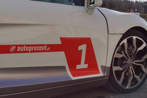 Audi R8 V8 samochód od autoprezent