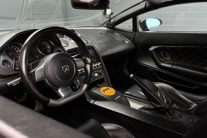 Lamborghini Gallardo środek samochodu