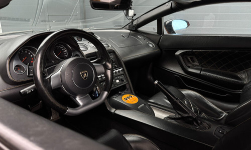 Lamborghini Gallardo środek samochodu