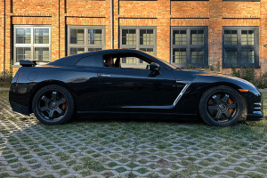 Nissan GTR w kolorze czarnym