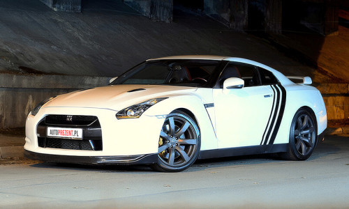 Spełnij marzenia o jeździe Nissanem GTR