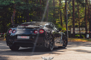 Nissan GTR w kolorze czarnym - idealny na prezent