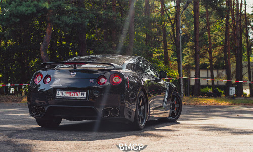 Nissan GTR w kolorze czarnym - idealny na prezent