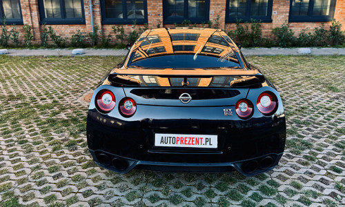Tył sportowego Nissana GTR