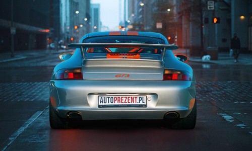 Jazda Porsche 911 gt3 996 ulicami miast