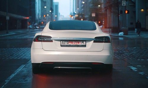 Tesla s85 - jazda ulicami miast
