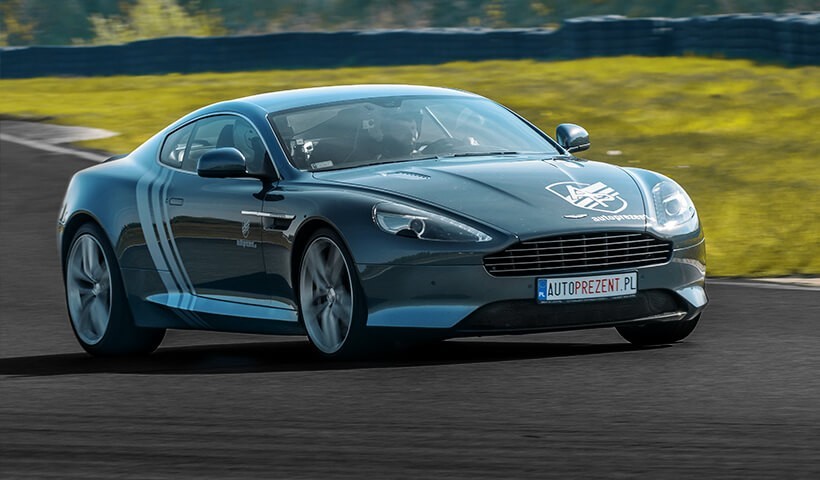 Pojedynek Na Torze Aston Martin Db9 Vs Ferrari 458 Italia