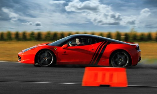 Jazdą Ferrari po torze