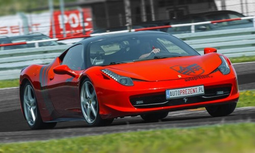 Ferrari Italia na torze