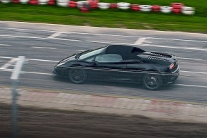Czarne Lamborghini na torze