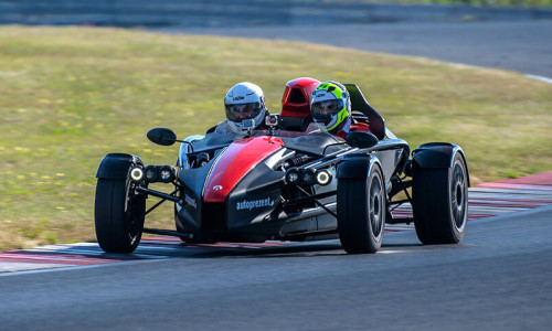 Ariel Atom 4 na torze