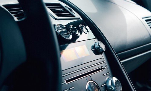 Aston Martin DB9 kokpit