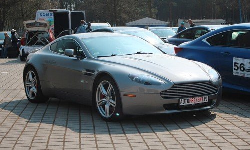 Aston Martin Vantage bok