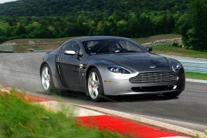 Aston Martin Vantage w akcji na torze