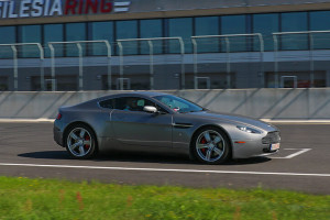 Aston Martin Vantage na torze Silesia Ring