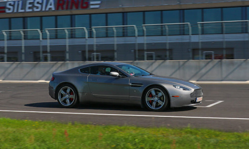 Aston Martin Vantage na torze Silesia Ring