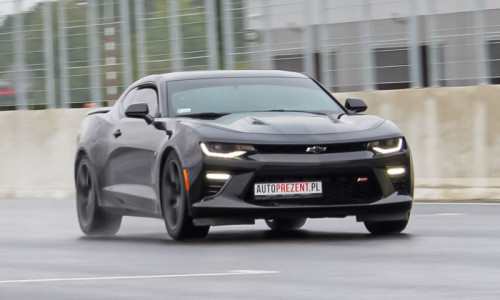 Czarne Camaro SS na torze Silesia Ring
