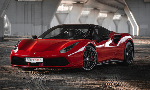 Ferrari 488 GTB po mostem