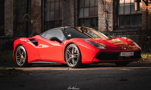 Czerwone Ferrari 488 GTB od Autoprezent