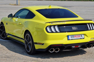 Ford Mustang Mach1 V8 na mieście